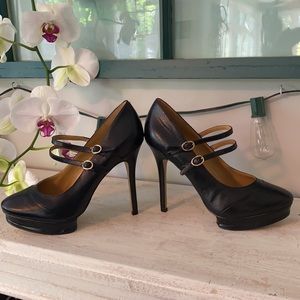 Super cute black pumps